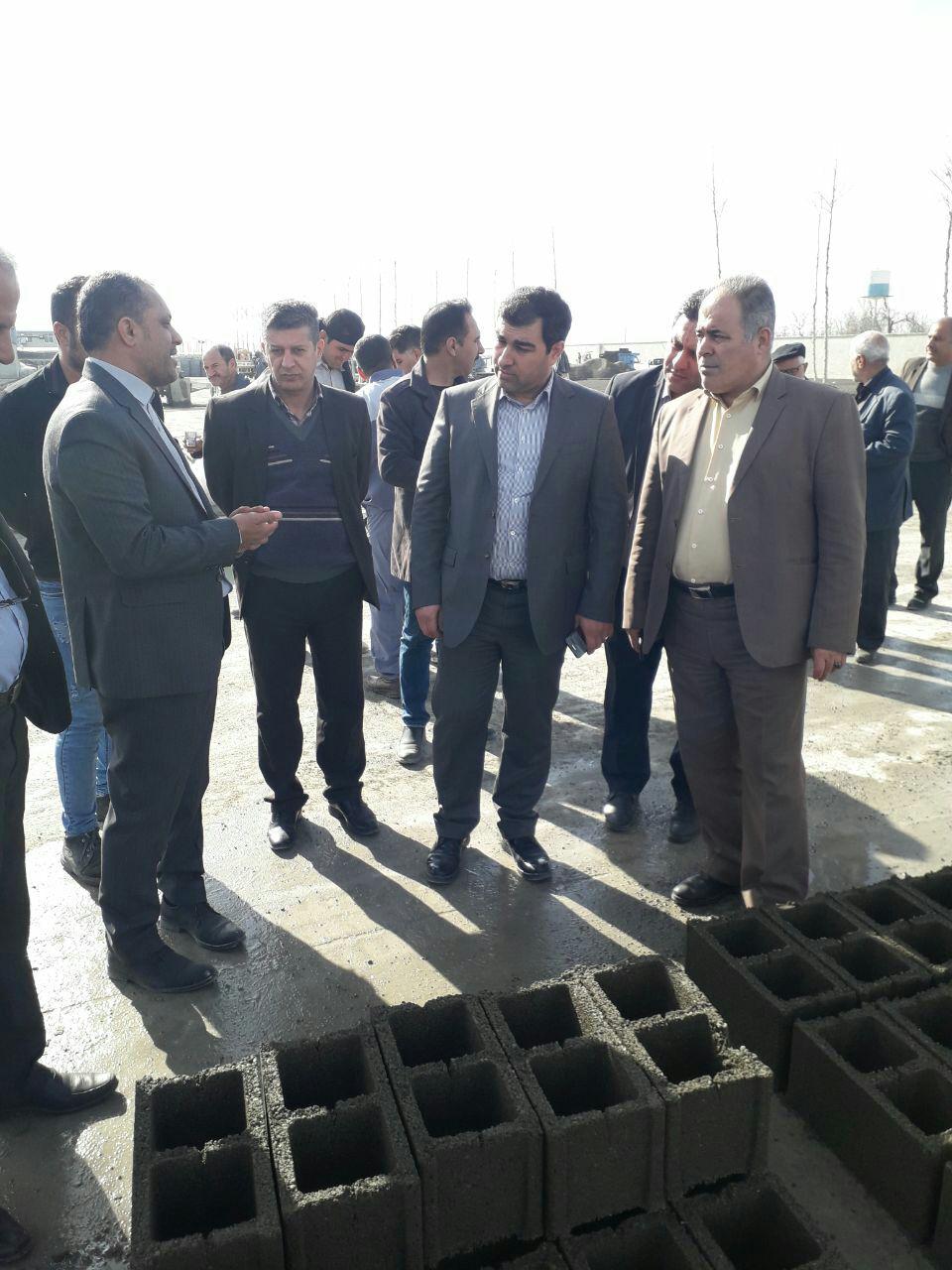  بازدید از کارخانه آقای   رنجبر واحد به همراه   ریاست صنعت معدن رییس اتاق اصناف به همراه ریاست اتحادیه  نماینده مجلس ساوجبلاغ